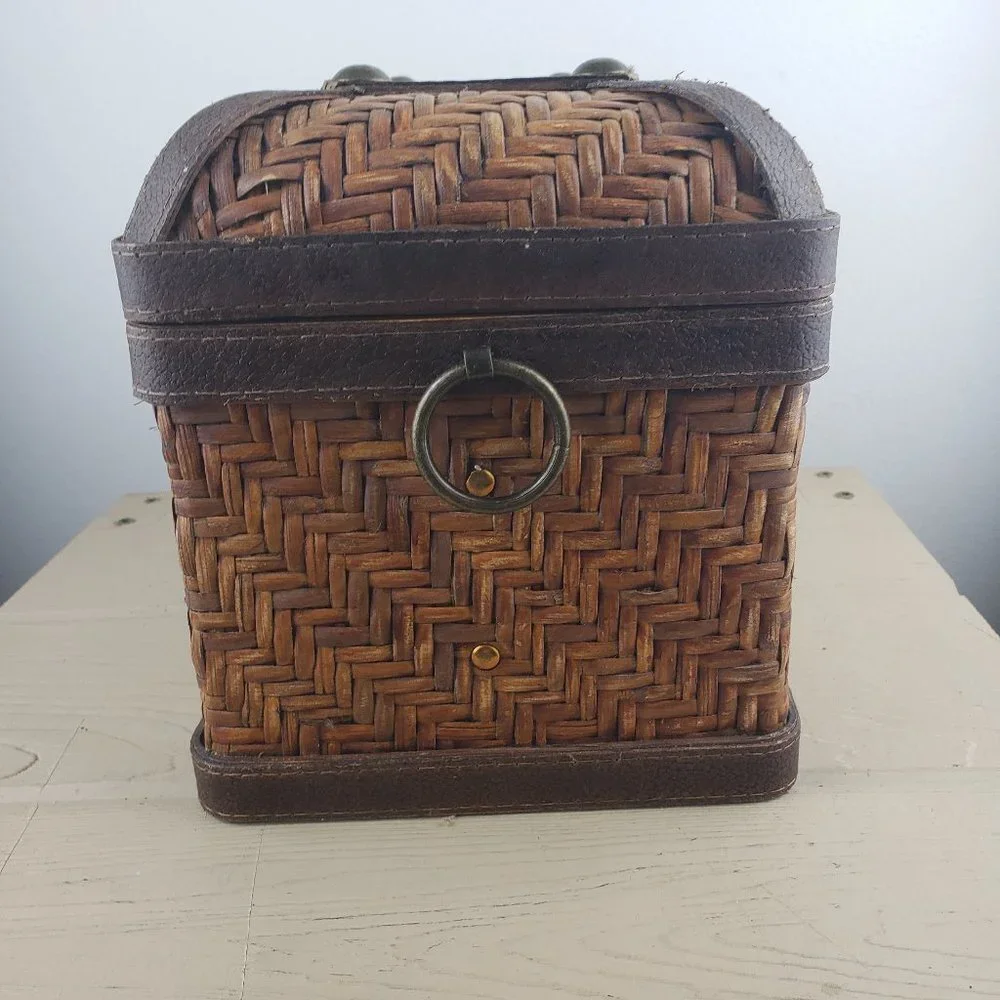 GB Retailers Woven Wooden Locking Box